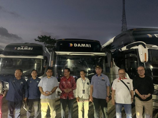 KUNJUNGAN MENTERI TRANSPORTASI SARAWAK DAN KONSULAT JENDERAL REPUBLIK INDONESIA DI DEPO DAMRI PONTIANAK, KALIMANTAN BARAT