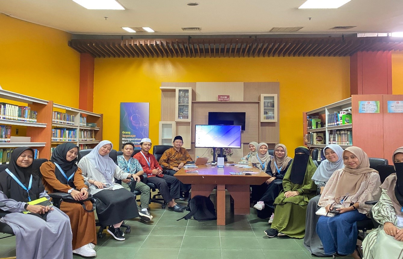 Mahasisiwa PPL IAT Antusias Mengikuti MateriFilologi dan Kodikologi Manuskrip oleh Ustadz Syaifuddin